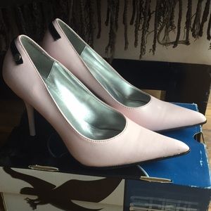 Light pink pumps